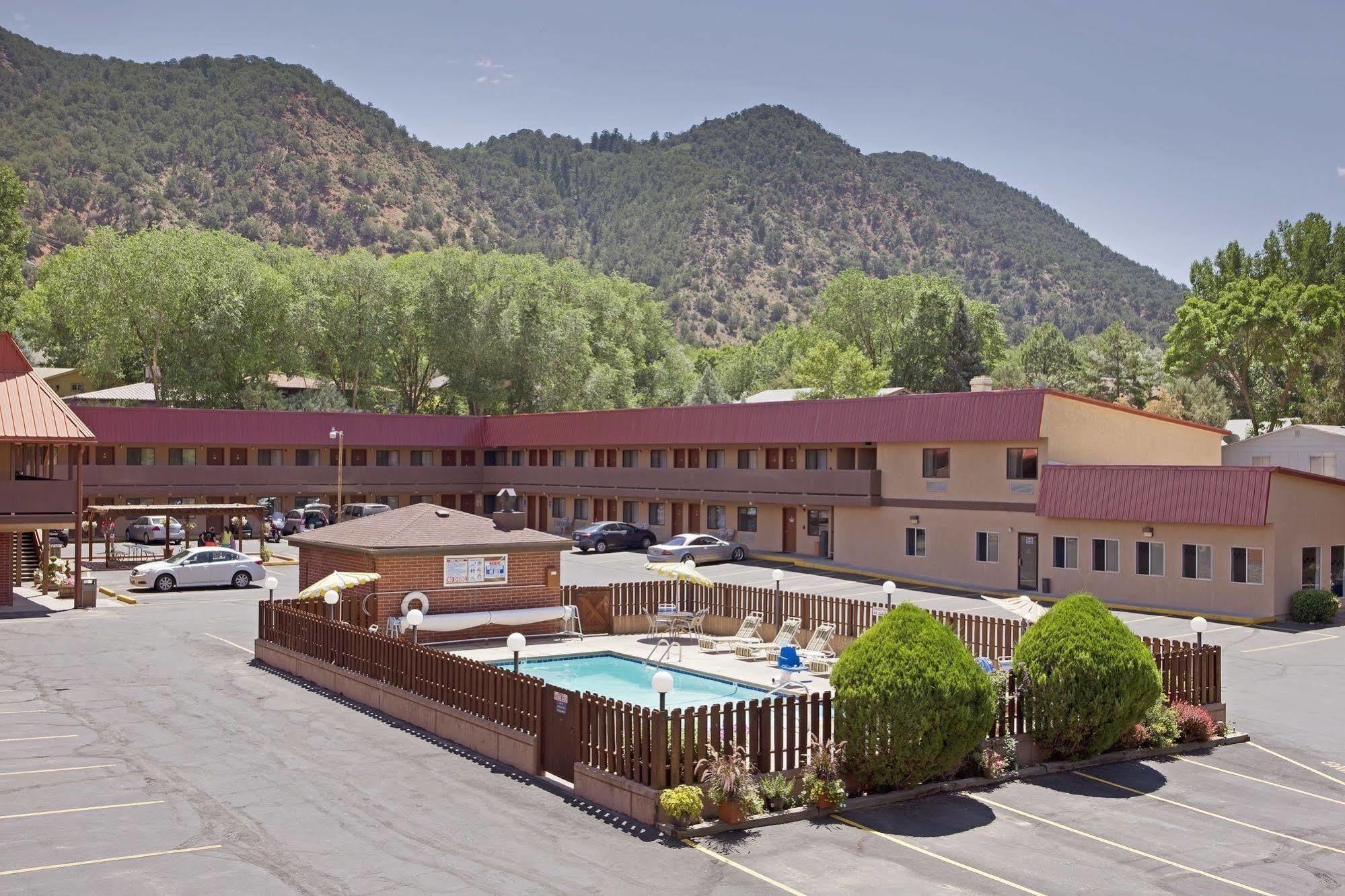 Glenwood Springs Cedar Lodge Exterior photo